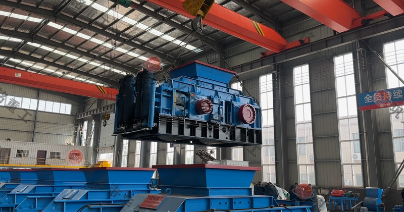 如何維護(hù)和保養(yǎng)鐵礦石對(duì)輥破碎機(jī)以延長其壽命？