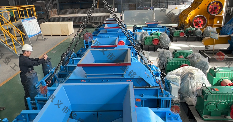 如何維護(hù)和保養(yǎng)鐵礦石對(duì)輥破碎機(jī)以延長其壽命？