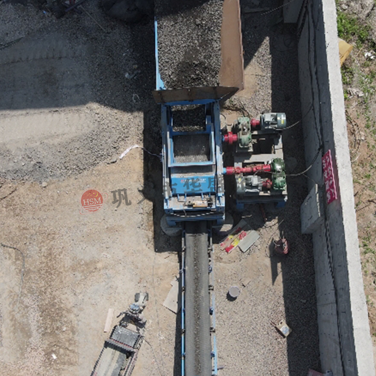 柔性破碎篩分設備廠家 瀝青銑刨料破碎機 雙齒輥破碎機 廢舊路面破碎機 }